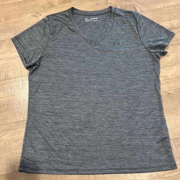 Under Armour Tops - EUC Womens Under Armour Tee Shirt